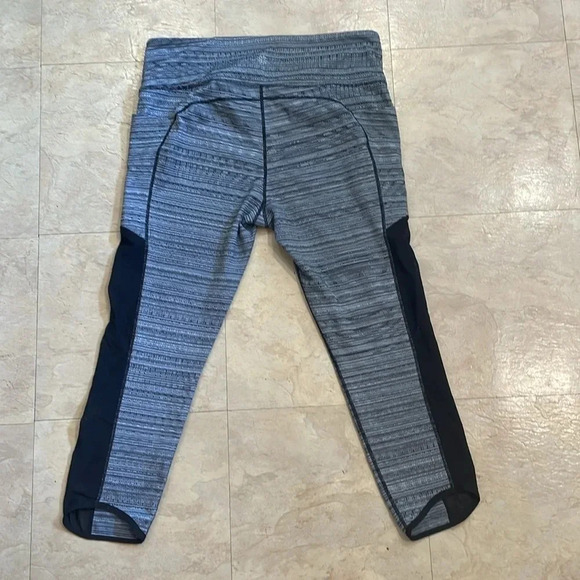 Athleta, Woven Sheer Side Capris, Sz XL, Excellent Condition - Picture 4 of 7